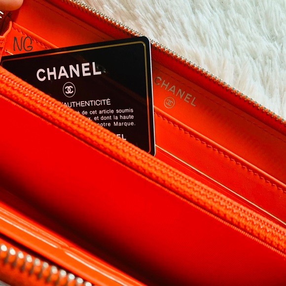 CHANEL Patent Stripped Wallet - Picture 3 of 8